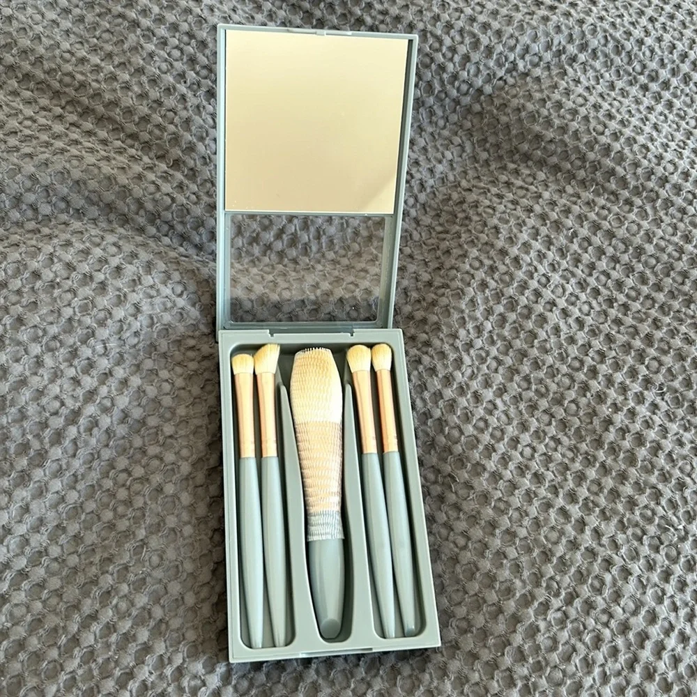 New Travel Makeup Brush Kit with Mirror